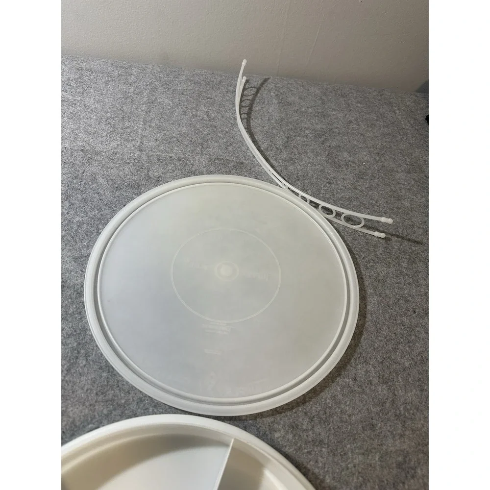 VIntage Tupperware 405 Party Susan Divided Serving Tray with Carry Handle & Lid‎